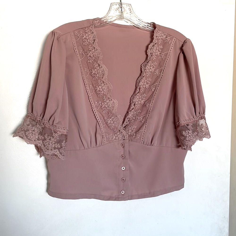 NWT rose tone lace trimmed button front top